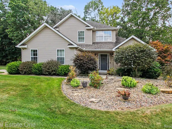 7926 Forest Creek Ct, Whitmore Lake, MI 48189