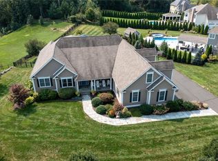 9 Bridgehampton Xing, Unionville, CT 06085