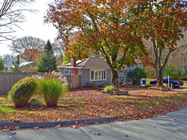 10 Bel Aire Drive, Groton, CT 06355