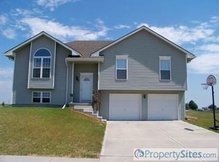 18607 Wildflower St, Smithville, MO 64089