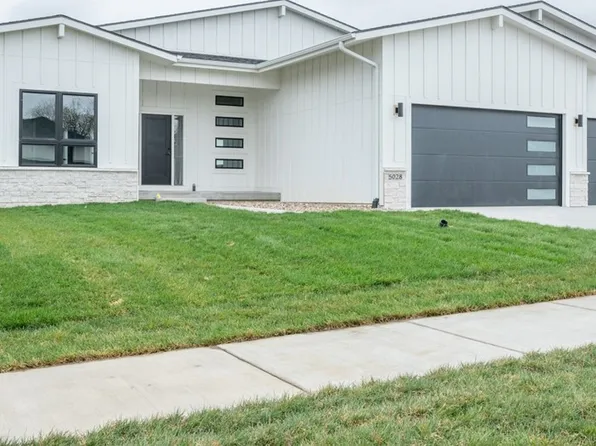 5028 152nd St, Urbandale, IA 50323