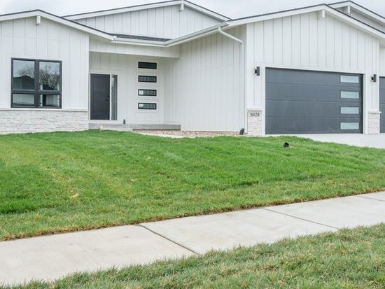 5028 152nd St, Urbandale, IA 50323