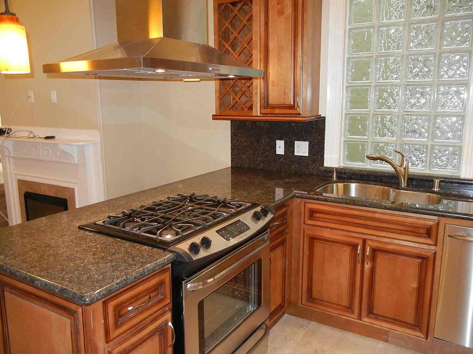 Kitchen & Island