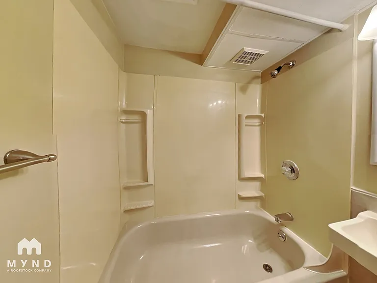 1076 S Monroe St — Photo 16