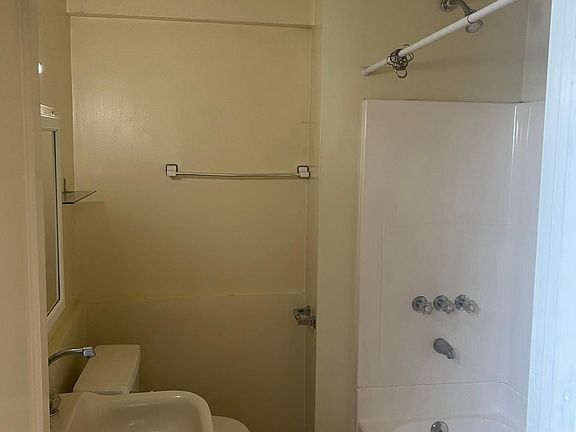 5th image of 2303 E Denny Way #B