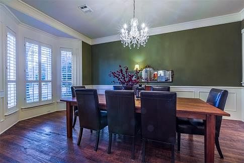 5th image of 910 Carriage Way