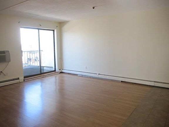 3rd image of 80 Newbury Ave APT 11