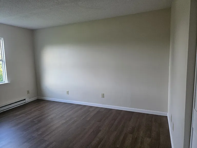 320 Hubbard St — Photo 28