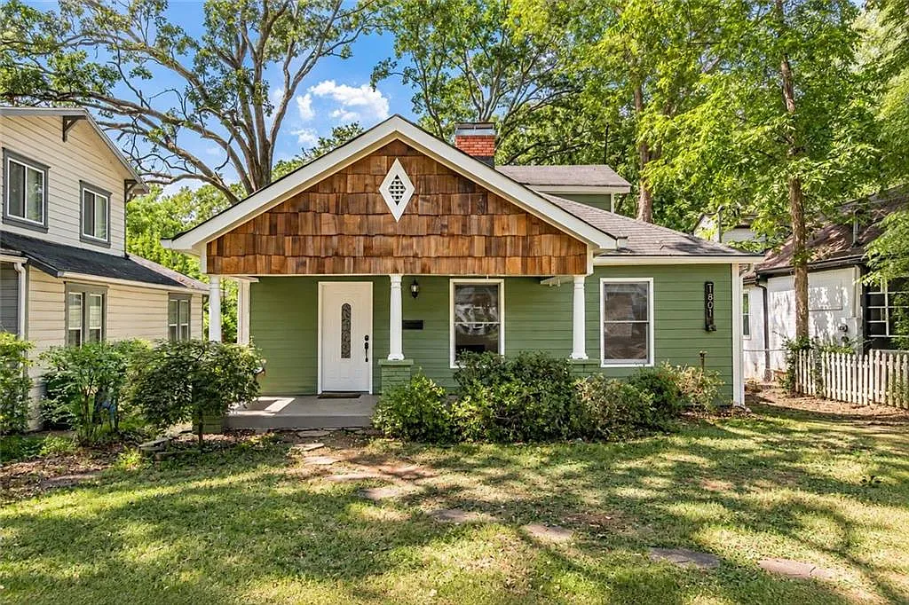 3 bed, 2.0 bath, 1674 sqft, $2,300 — Photo 1