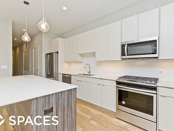 2nd image of 4555 N Ravenswood Ave #304