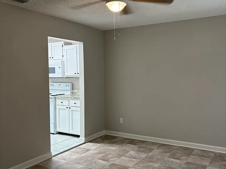 736 Morningside Ln — Photo 10