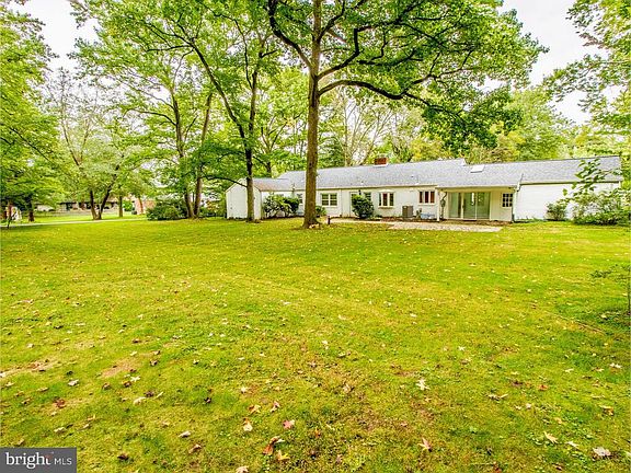 2nd image of 1201 Warwickshire Dr