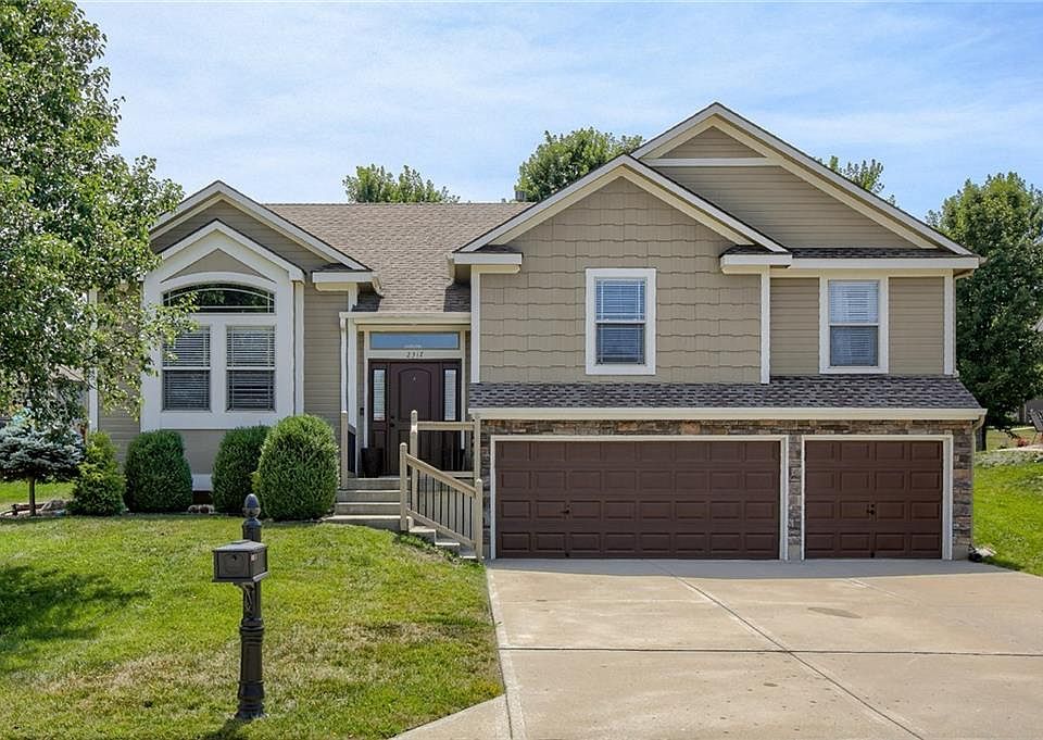1st image of 2317 NE Overland Dr