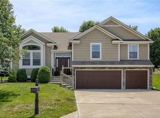 2317 NE Overland Dr, Blue Springs, MO 64029