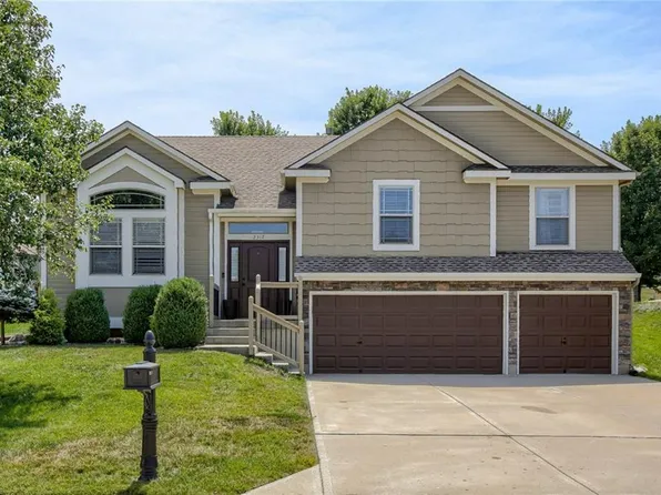 2317 NE Overland Dr, Blue Springs, MO 64029
