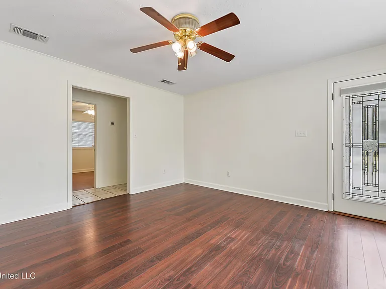 633 Keller St — Photo 4