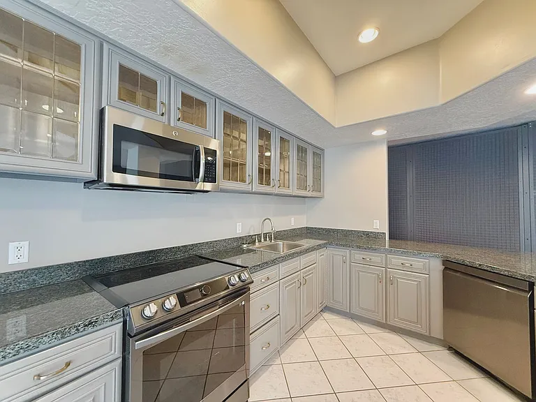 825 N Capitol Blvd — Photo 6