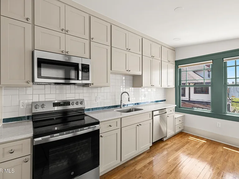 914 W Yandell Dr #3B — Photo 11