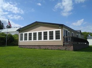 1257 Peterson Hollow Dr, Waukon, IA 52172