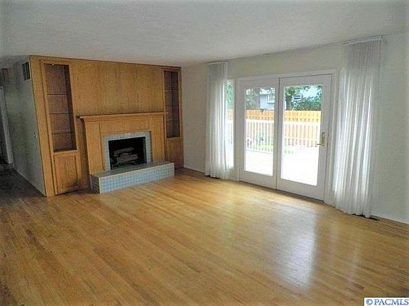 3rd image of 305 SE Camino St
