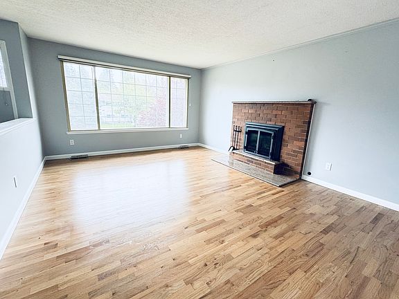 4th image of 7462 NE 146th St