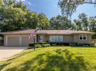 3304 Dallas Dr, Cedar Falls, IA 50613