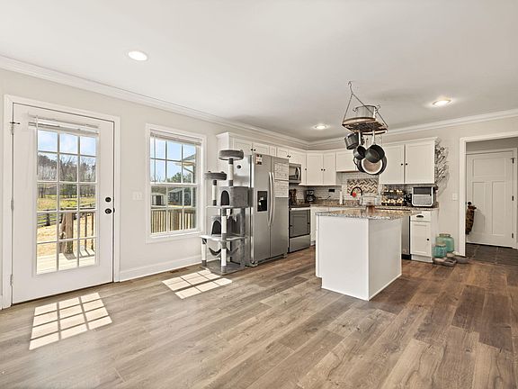 3rd image of 219 Brook Dr