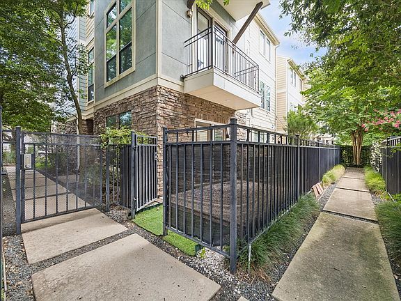 3rd image of 1110 W 25th St