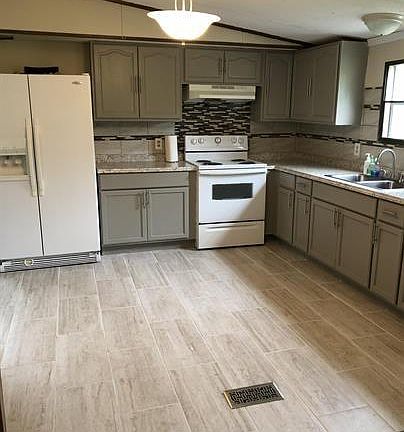 3rd image of 102 Singletary St