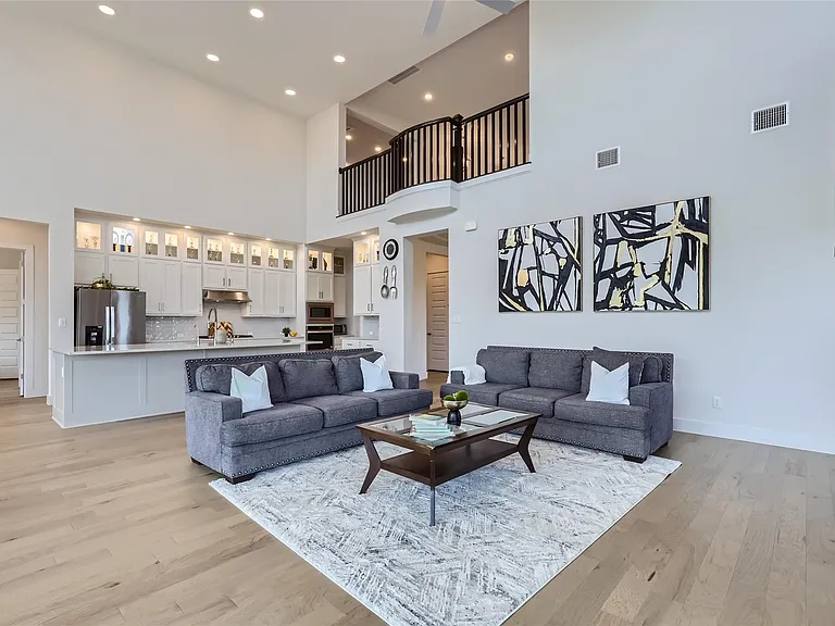 704 Palamos Dr — Photo 6