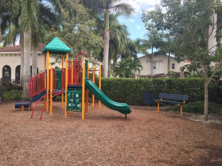 5025 NW 16th Way — Photo 11