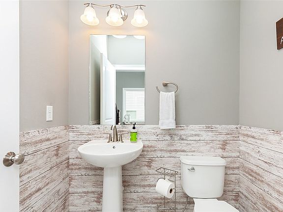 5th image of 1040 Juniper Dr