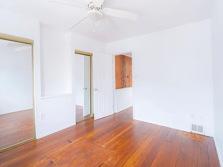 421 E Flora St — Photo 15