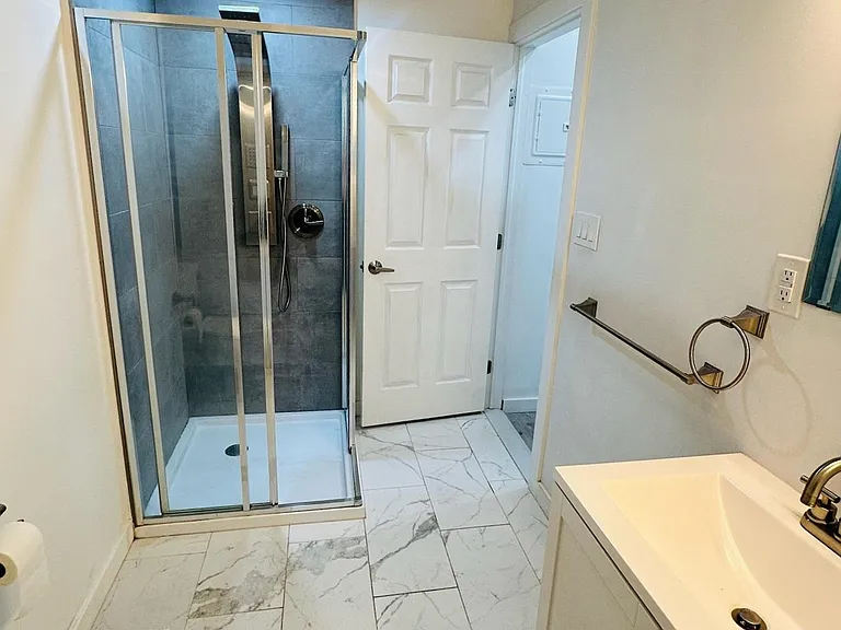 213 Mallory Ave #1 — Photo 7