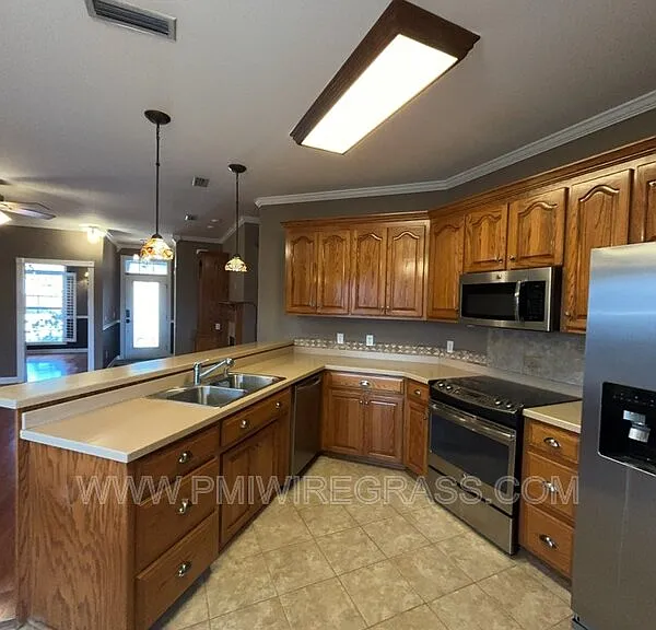 249 Windsor Garden Dr — Photo 3