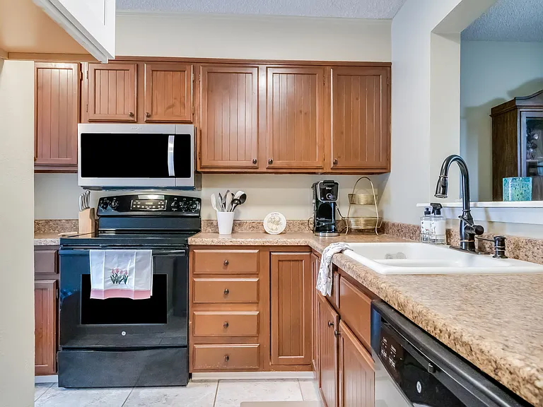 210 Long Plantation Blvd #D — Photo 12