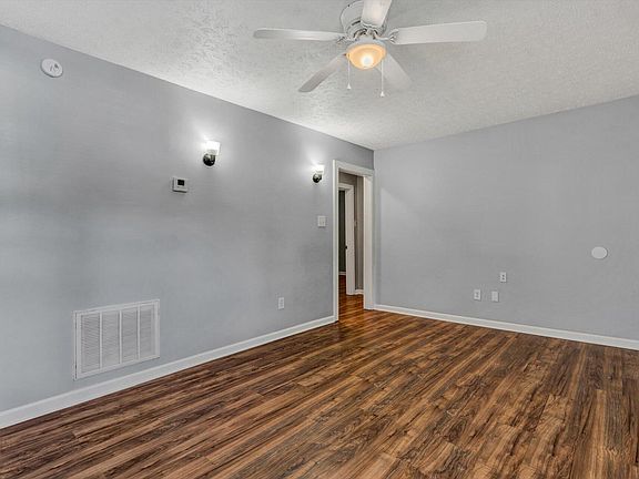 3rd image of 704 Mica St