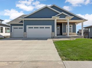 1812 Green Oak Ct, Tiffin, IA 52340
