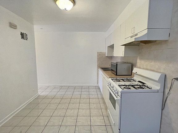 3rd image of 4922 Kirk St APT 1W