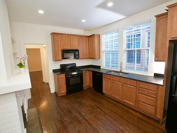 3rd image of 813 Leontine St