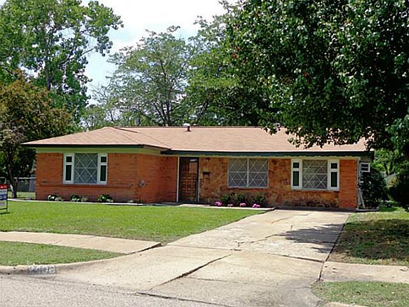 5th image of 2408 Vickie Dr