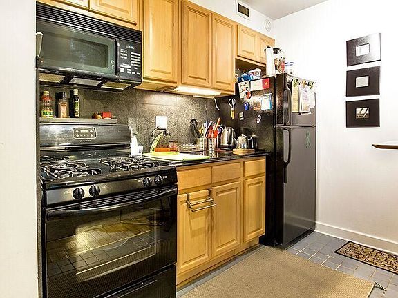 2nd image of 164 Bank St APT 1A