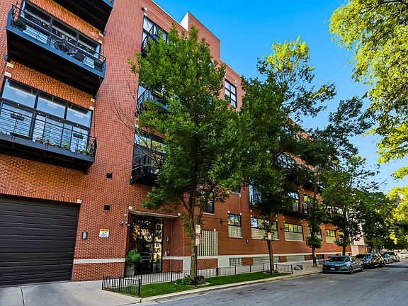 2nd image of 1934 N Washtenaw Ave APT 207