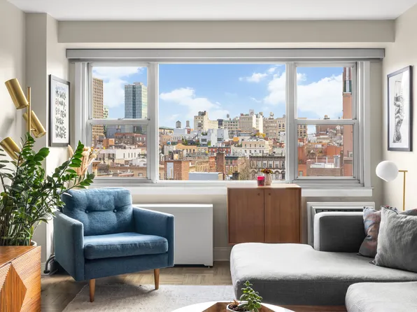 2 Charlton Street image 3 of 12