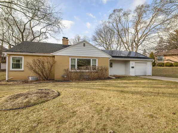 225 West Alta Loma CIRCLE, Thiensville, WI 53092