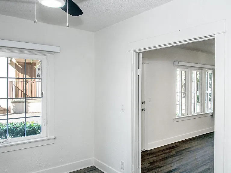 1109 N Lake Ave — Photo 7
