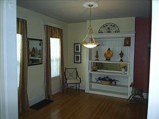 4th image of 300 S 2nd Ave