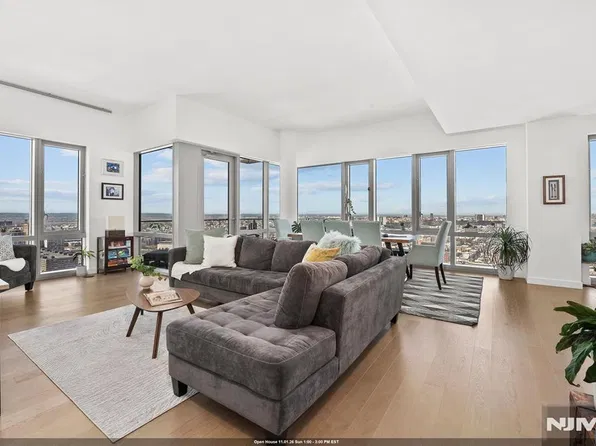 75 Park Lane #PH-3701, Jersey City, NJ 07310