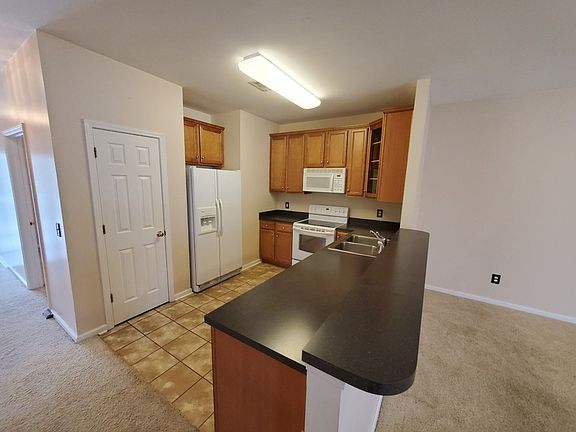 3rd image of 1728 Oakdale Terrace Blvd APT 3B
