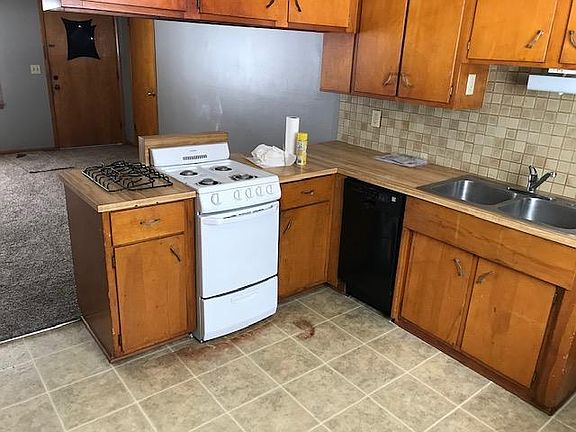 4th image of 2344 S 122nd Ave